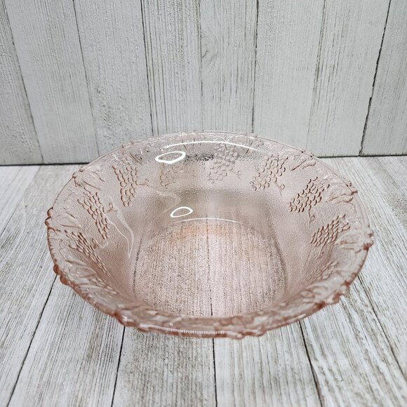 Vintage Pink Depression Glass Salad Bowl Embossed 7'' Grape Design - Picture 1 of 6